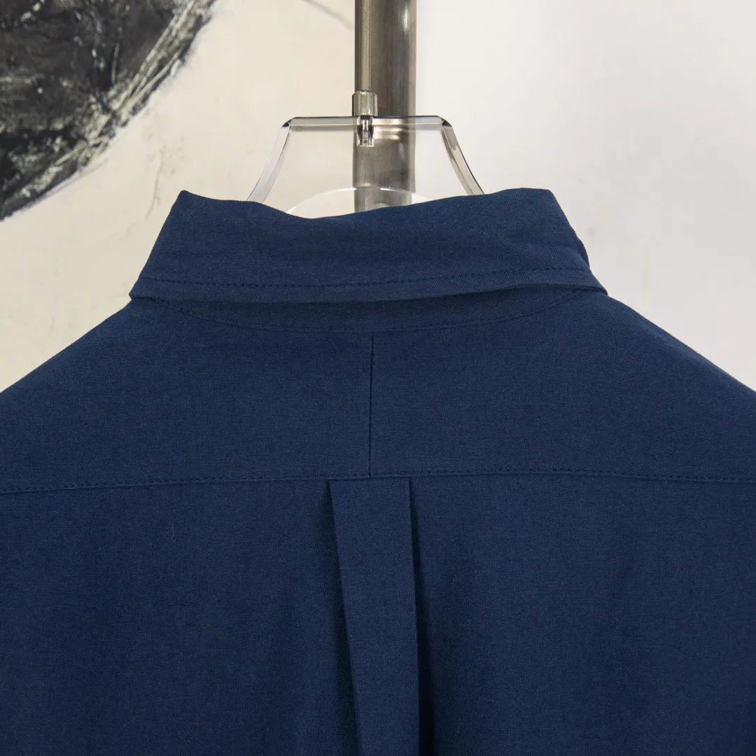 P270 zp version [Exclusive supply] Ralph Lauren/Ralph Lauren's classic evergreen single product 100 cotton Oxford spun old money style casual long-sleeved shirt. 100% restored workmanship. The entire garment is embedded with seams and clean edges. The upper back seams are reorganized for a better fit. ✅ 100 cotton Oxford spun on the face. Pre-wash treatment. The texture is tight and soft. ✅ Custom dyed original pearlescent white bottom buttons. Size partitions. ✅ Special shaped chiffon foil is included in the collar door tube. It is not easy to deform and pull. ✅ RL classic version of the Oxford shirt. The thick and crisp feeling brought by the Oxford cloth. It can be worn alone or as an outer layer. It can be worn in all seasons. It is a must-have item for the wardrobe. Get it with your eyes closed. Color: black, white, pink, blue, carbon gray, khaki, navy blue and red label, dark blue and white label (8 colors) Size: S M L XL Number: WW10970